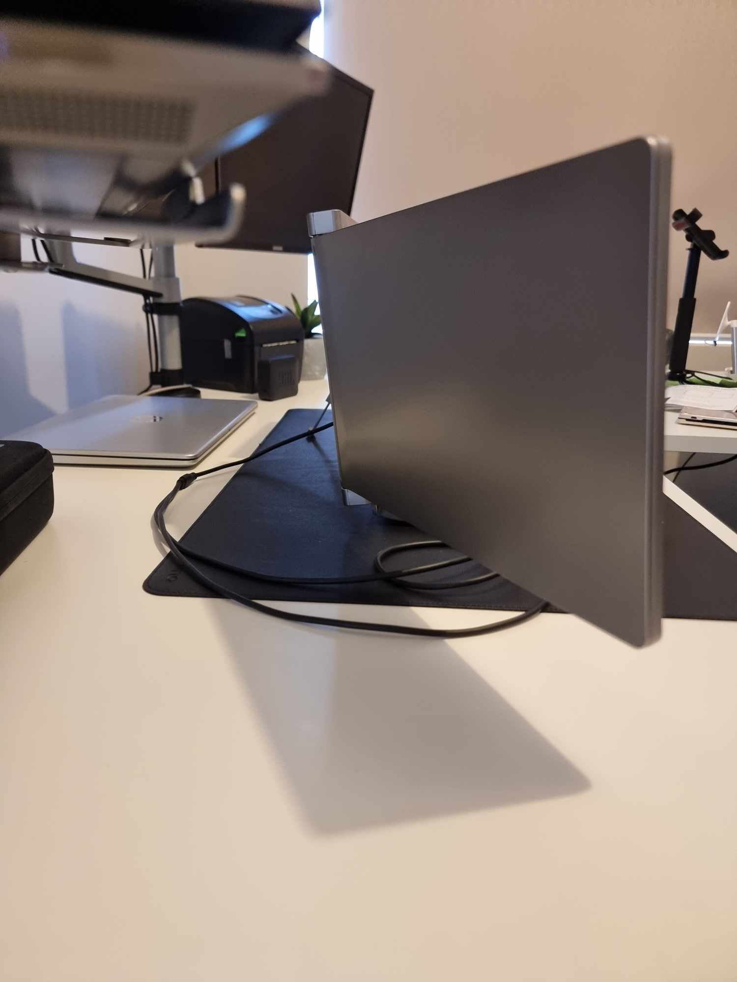 Portable Dual/Triple Laptop Screen - one cable - 2 displays! 14 & 15 inch Screens