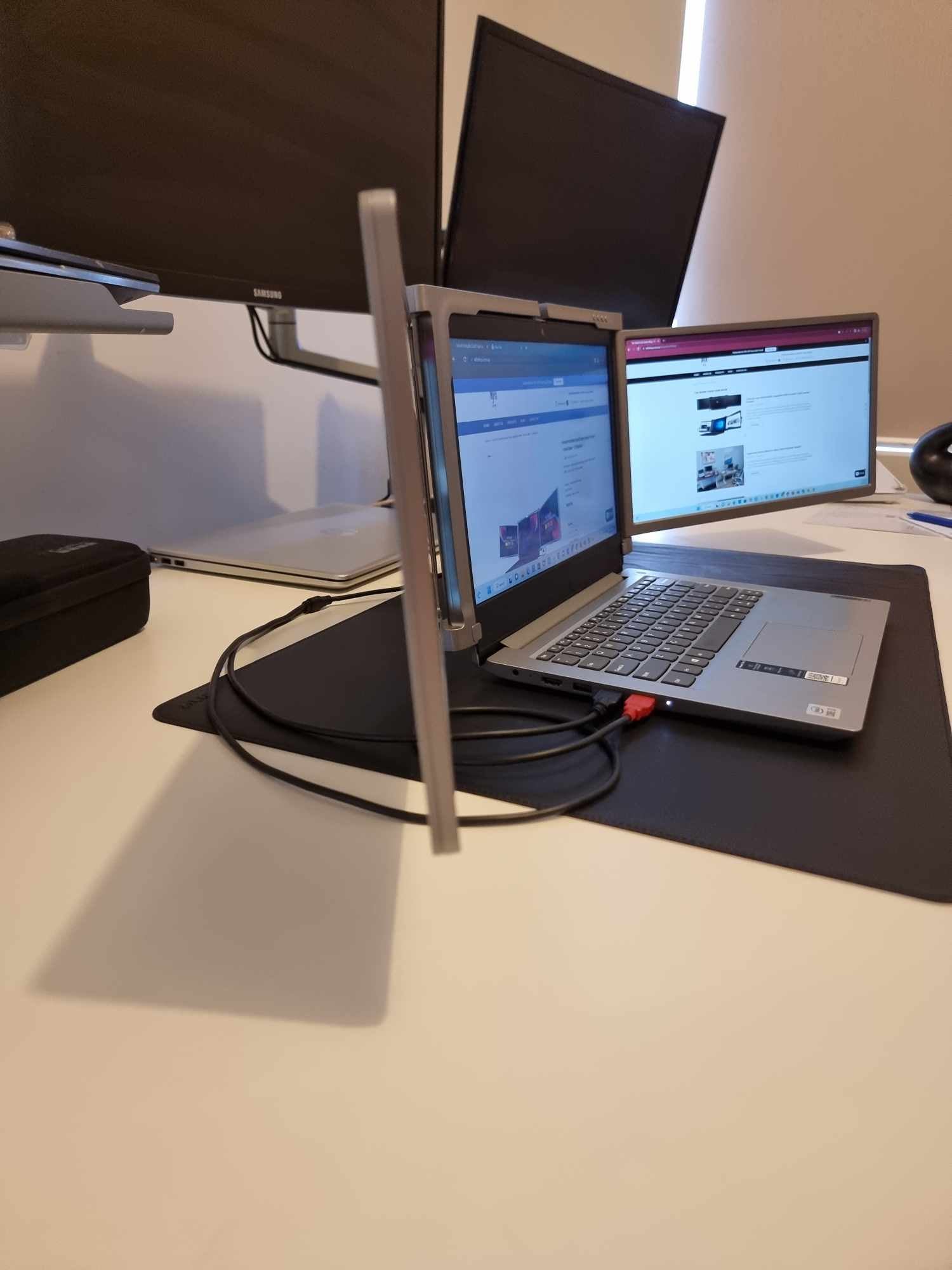 Portable Dual/Triple Laptop Screen - one cable - 2 displays! 14 & 15 inch Screens